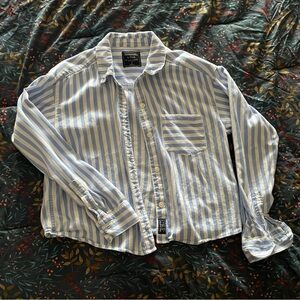 Abercrombie & Fitch Preppy Button-Up Shirt in Blue Stripe size small